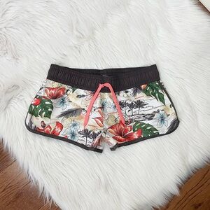 Vintage 2000s hibiscus surfer shorts 🌺 by Tribord